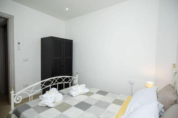 דירות סירקוזה Elizabeth House מראה חיצוני תמונה